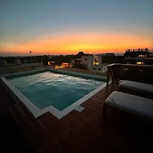 holbox-sunset.quintano-roohotels.com/